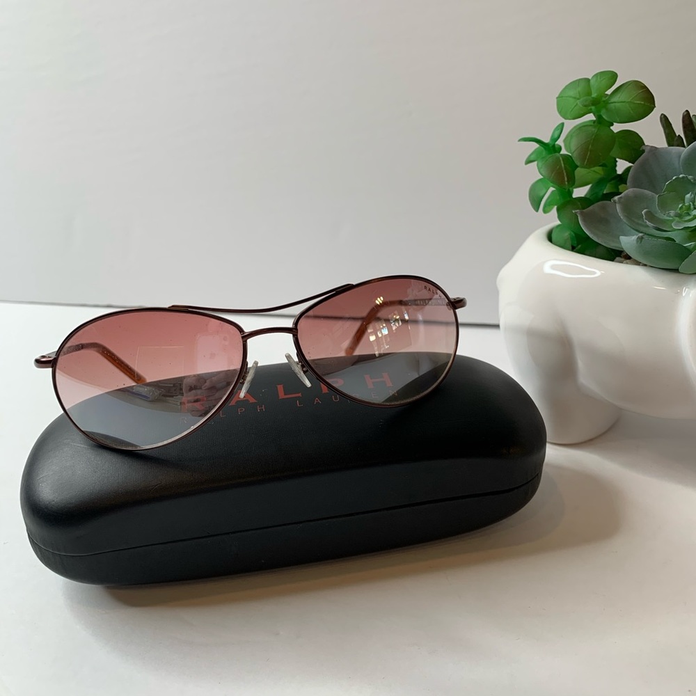Ralph Lauren ladies sunglasses. EUC.